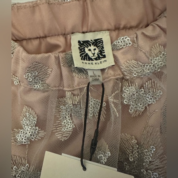 Elegant NWT Floral Embroidered Anne Klein Skirt - champagne, cream and silver - Picture 8 of 8